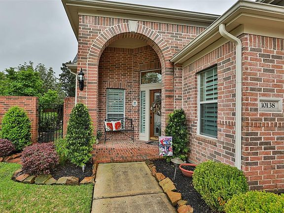 The covered front porch gives you a fantastic spot to sit back and chat with neighbors! Love arched entrance with iron side gate to backyard.
