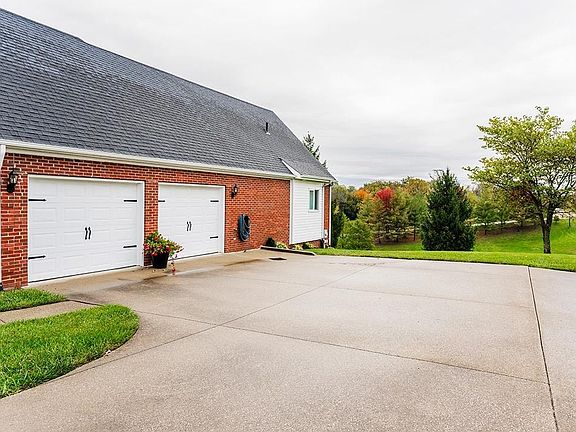 5th image of 420 Shady Brook Dr