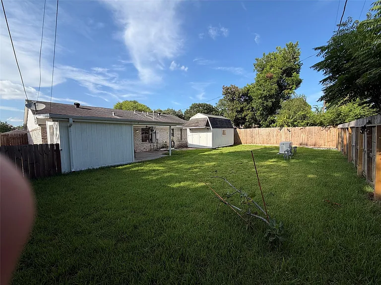 7603 Grape St — Photo 10