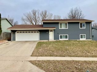2108 E Tracy Ln, Sioux Falls, SD 57103