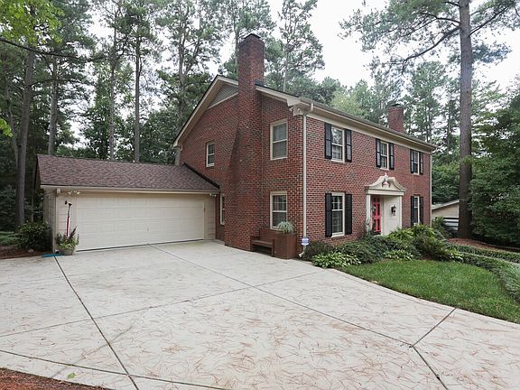 Attached 2 Car Garage