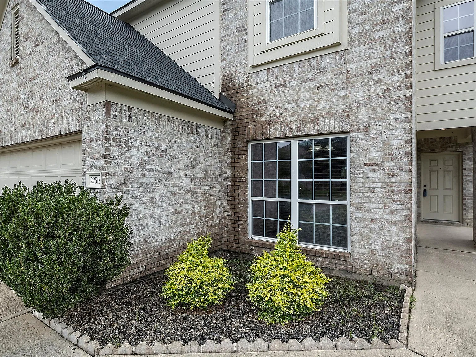 5 bed, 3.0 bath, 2675 sqft, $2,680 — Photo 2