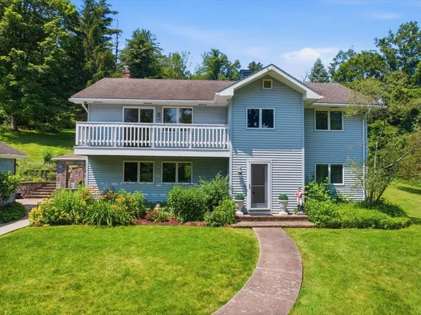 811 Middle Pownal Road, Bennington, VT 05201