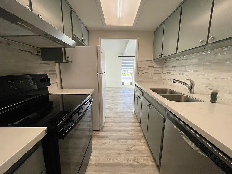 1362 E Oak Ave — Photo 9