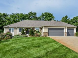 12831 Summerset Dr, Grand Haven, MI 49417