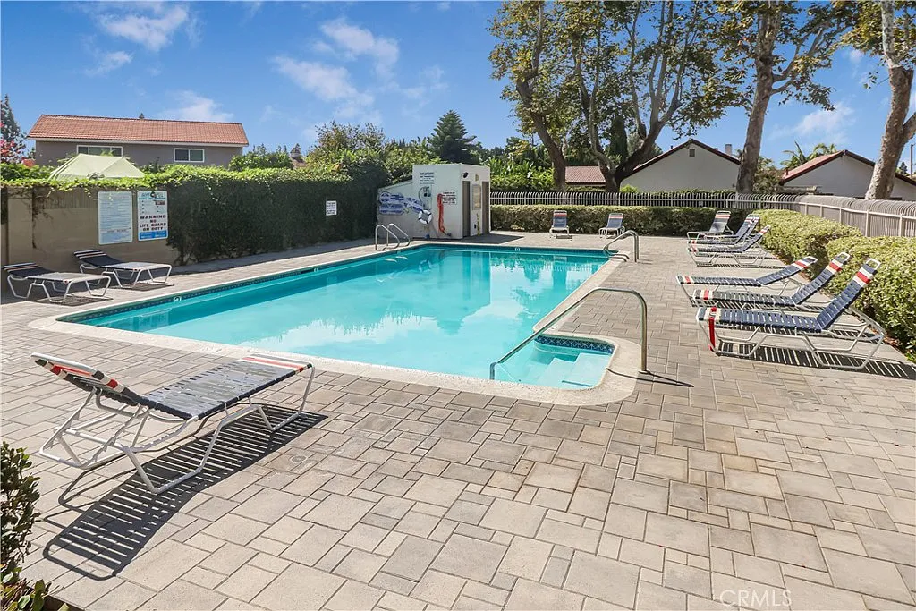2 bed, 1.5 bath, 853 sqft, $2,995 — Photo 2