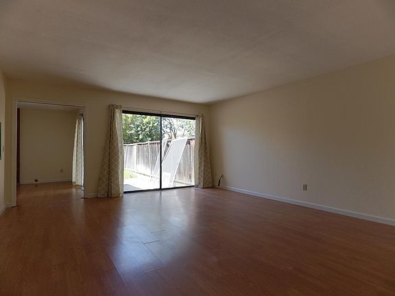 5th image of 384 Nature Dr #A