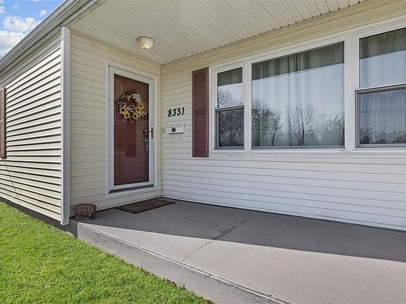 3rd image of 8331 Acorn Ave