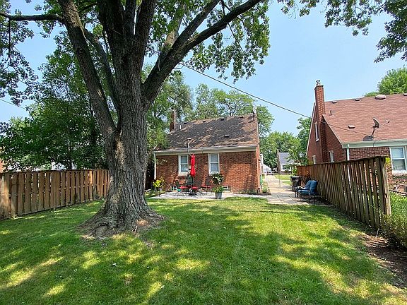 5th image of 23121 Forest Ave