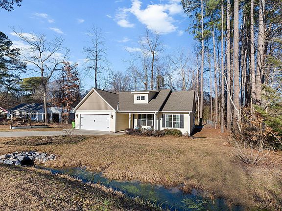 4th image of 102 Lakeview Dr