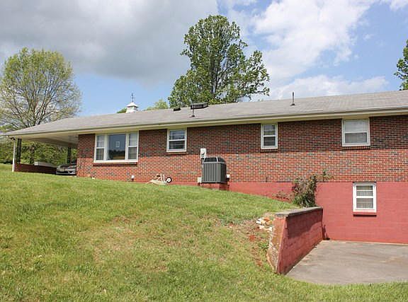 2nd image of 81 Fern Hill Ln
