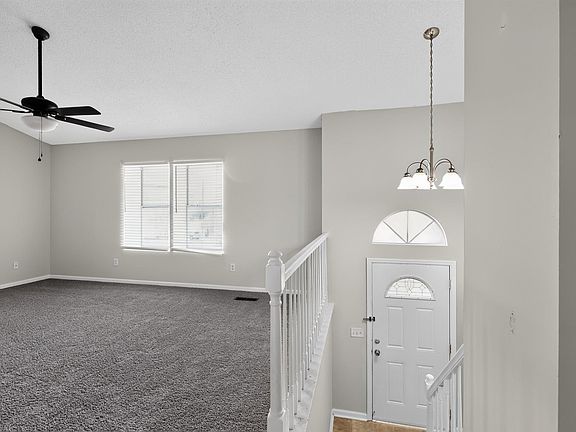 4th image of 825 Winslow Way