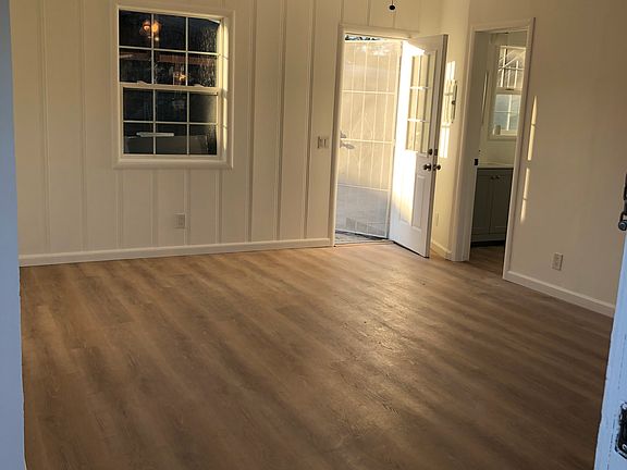 2nd image of 1030 Oak Ave #1030
