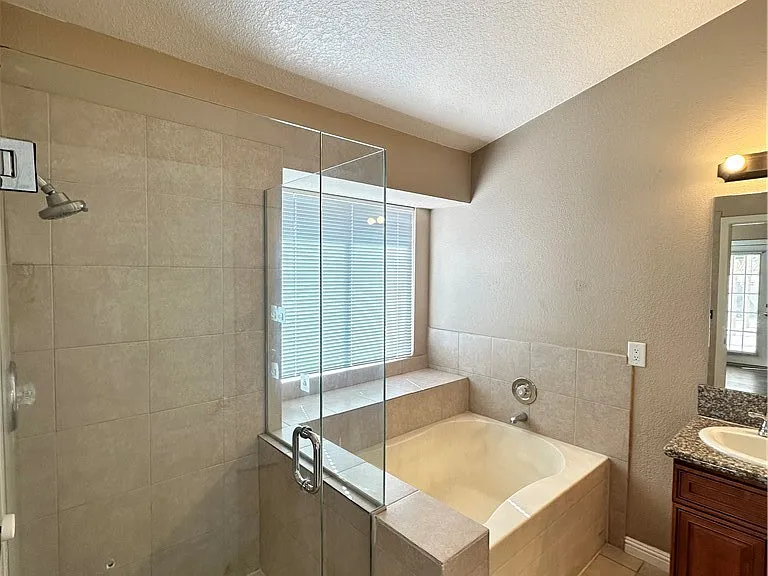 3910 Amy Marie Ct — Photo 11