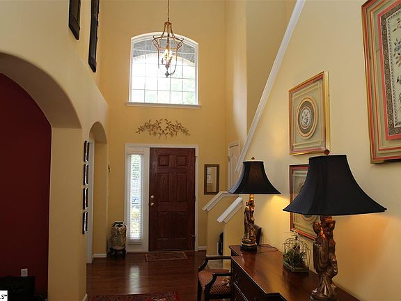 3rd image of 122 Roberts Hill Dr