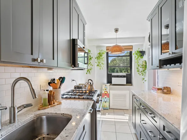 3103 Fairfield Avenue image 5 of 12