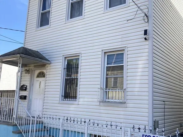 223 71st St, Guttenberg, NJ 07093