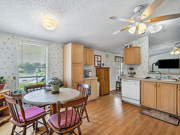 5th image of 14637 Elmhurst Dr