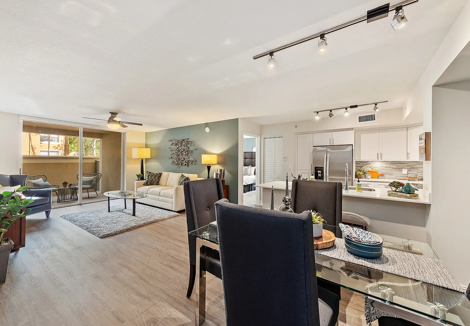 Crescent House Apartments — Photo 1