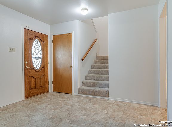 4th image of 802 Booth Dr