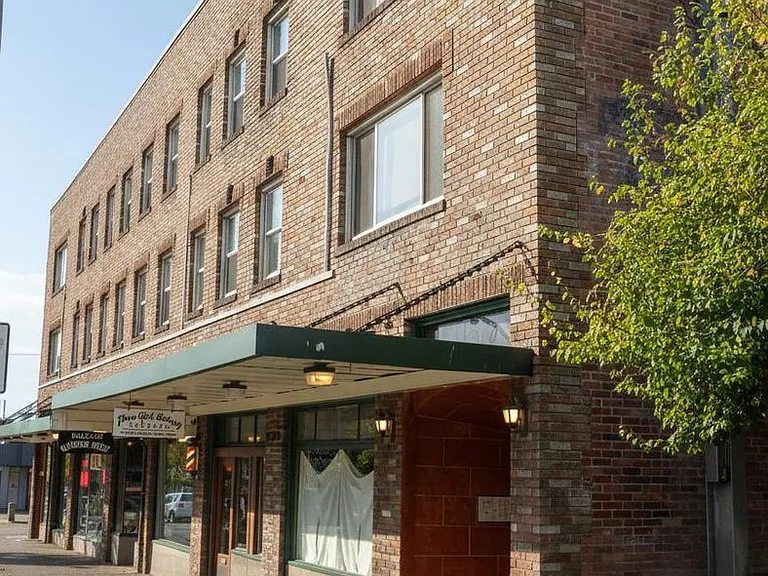 Preston Apartments — Photo 32
