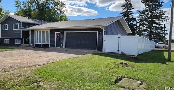 2nd image of 613 Peters AVENUE