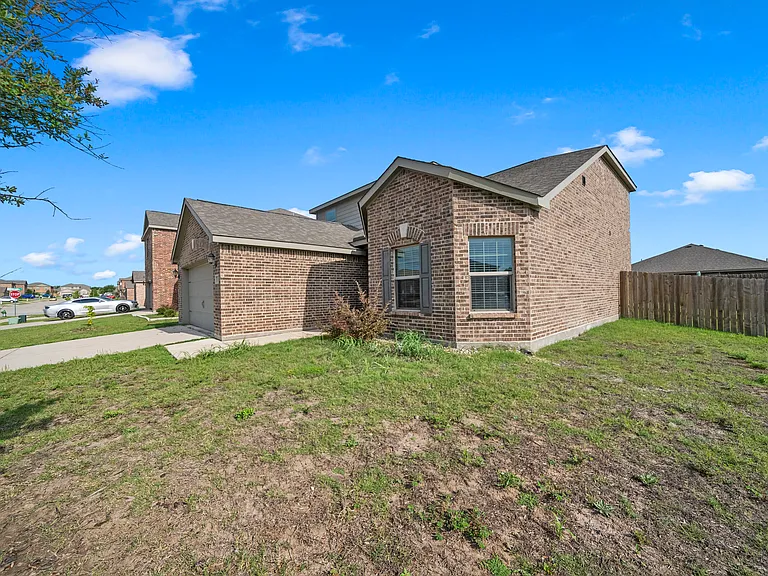 311 Foster Ln — Photo 2