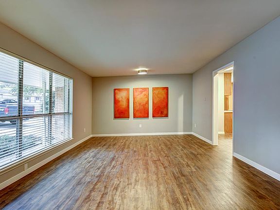 2nd image of 4017 Vineland Dr