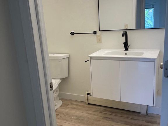 3rd image of 1016 Grand Ave #211