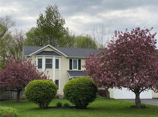 32 Edendery Cir, Fairport, NY 14450