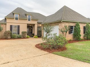 47 W Chanticleer Dr, Hattiesburg, MS 39402
