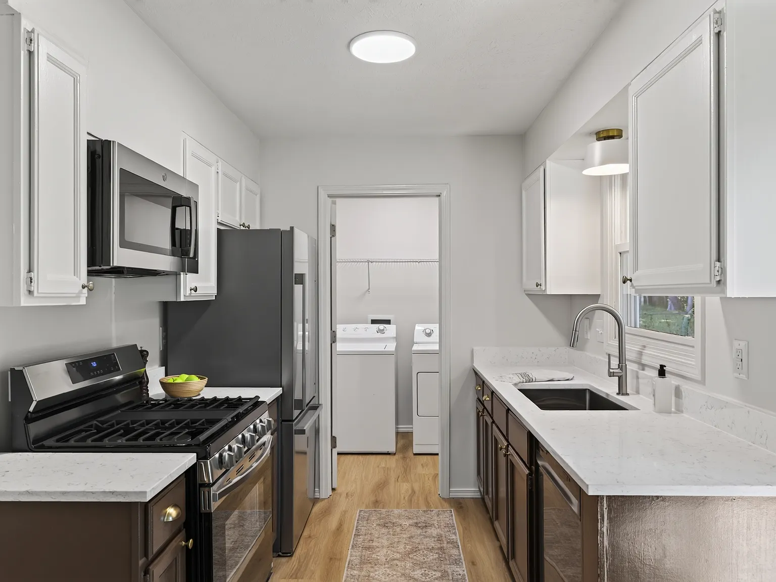 3 bed, 1008 sqft, $1,795 — Photo 3