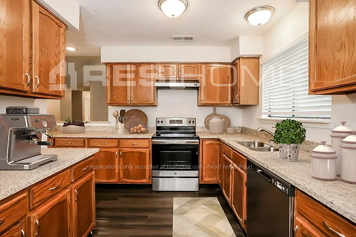 Building Photo - 2400 Redbrook Ct