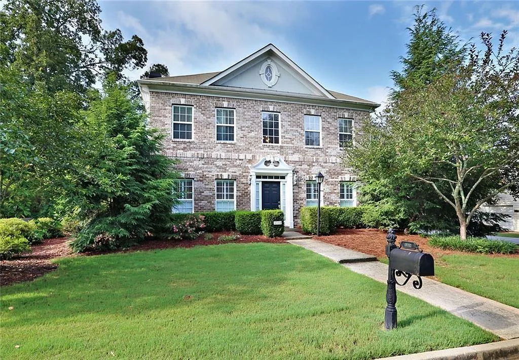 4 bed, 2.5 bath, 2612 sqft, $3,250 — Photo 1