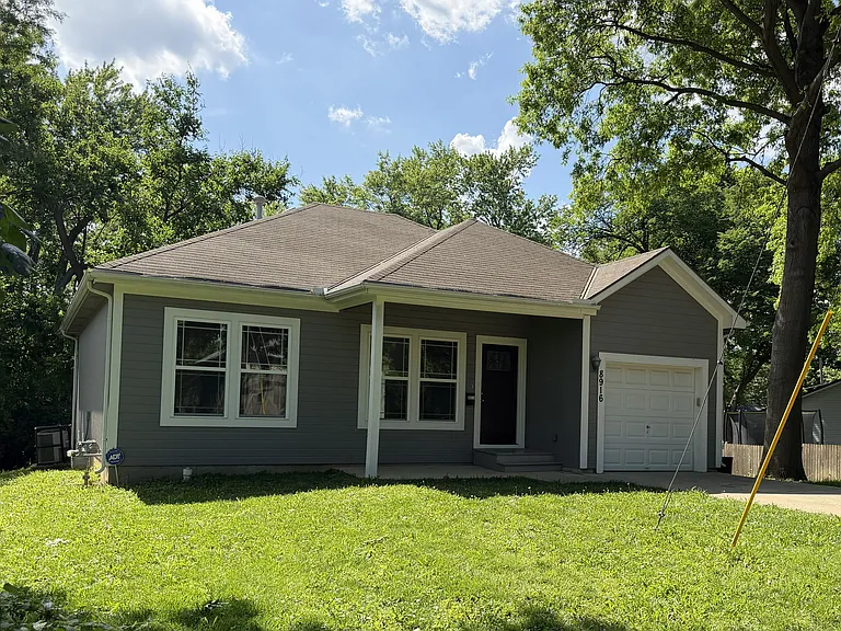 8916 Grand Ave — Photo 1