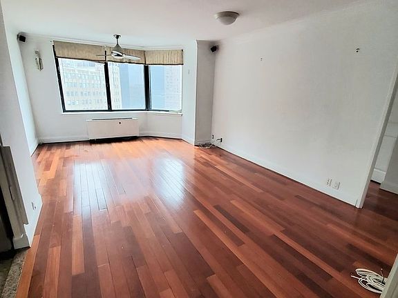 4th image of 415 E 37th St APT 12L