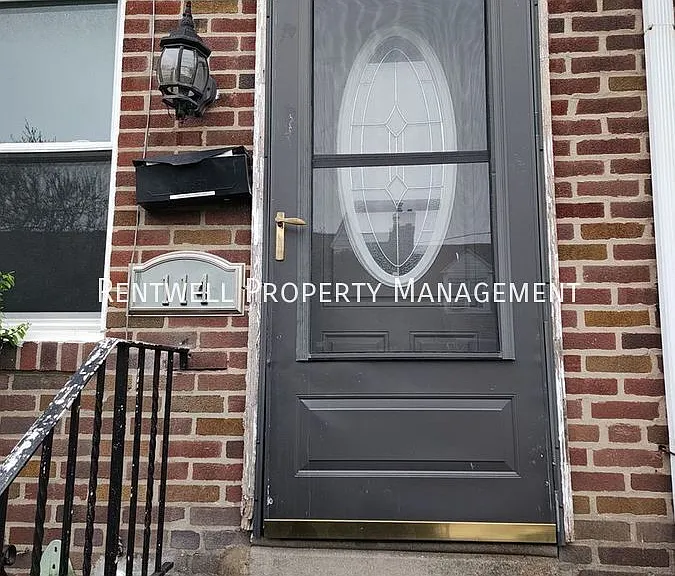 114 N Cedar Ln — Photo 2