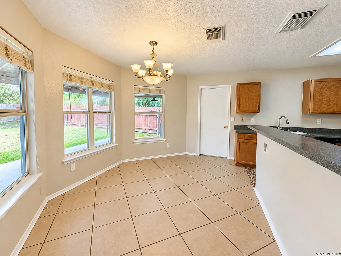 4 bed, 2.5 bath, 2571 sqft, $1,950 — Photo 4
