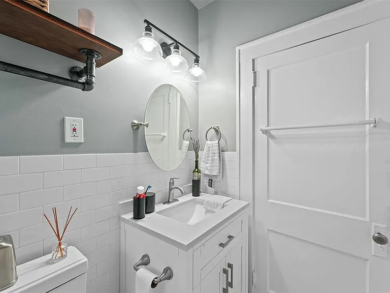 2408 White Oak Dr #3 — Photo 7