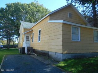 809 S Madison St, Ludington, MI