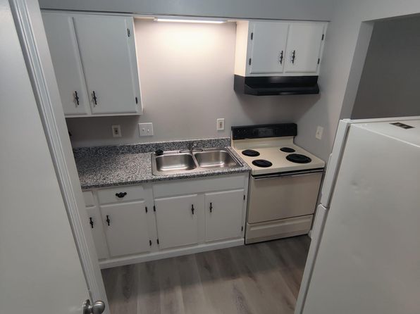 1200 Fruit St APT E, Algonac, MI 48001