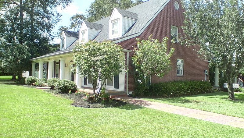 1st image of 1131 Currie Dr