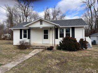 594 Center St, Lebanon, MO 65536
