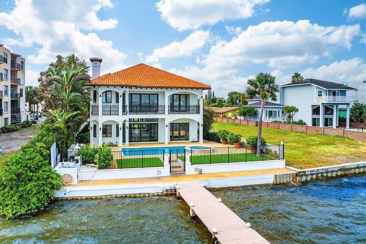 4 bed, 4.5 bath, 4157 sqft, $35,000 — Photo 1