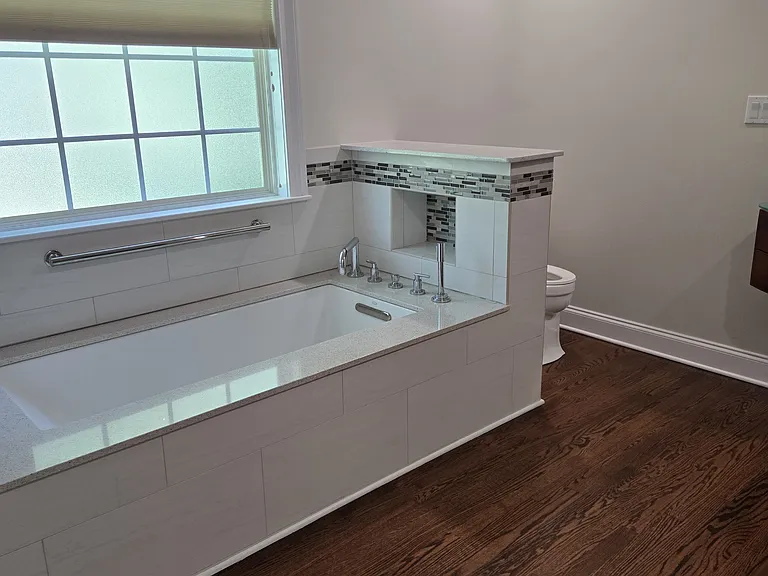 Master bath with air jet tub