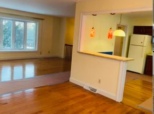 172 Country Hills Rd, Hamden, CT 06514