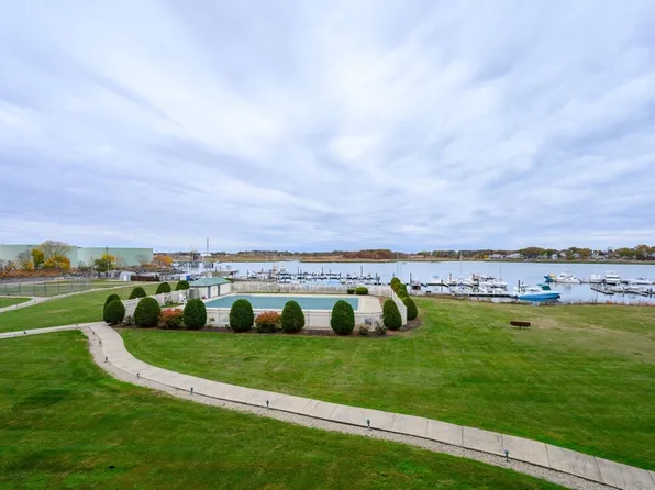200 Cove Way Unit 305, Quincy, MA 02169