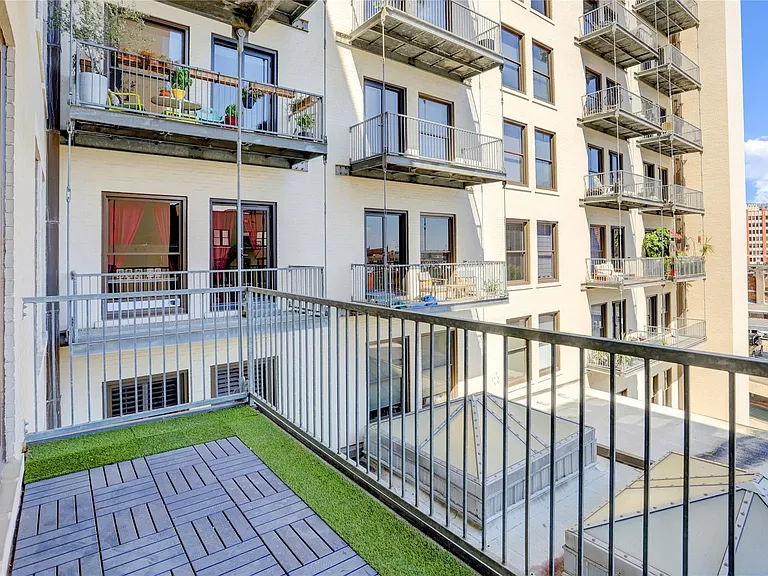 915 Franklin St #4M — Photo 10