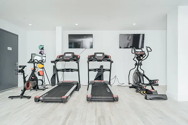 Rented by Nooklyn NYC LLC | media 29