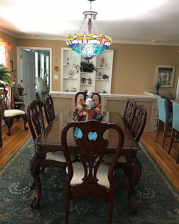 Lovely, large dining room 